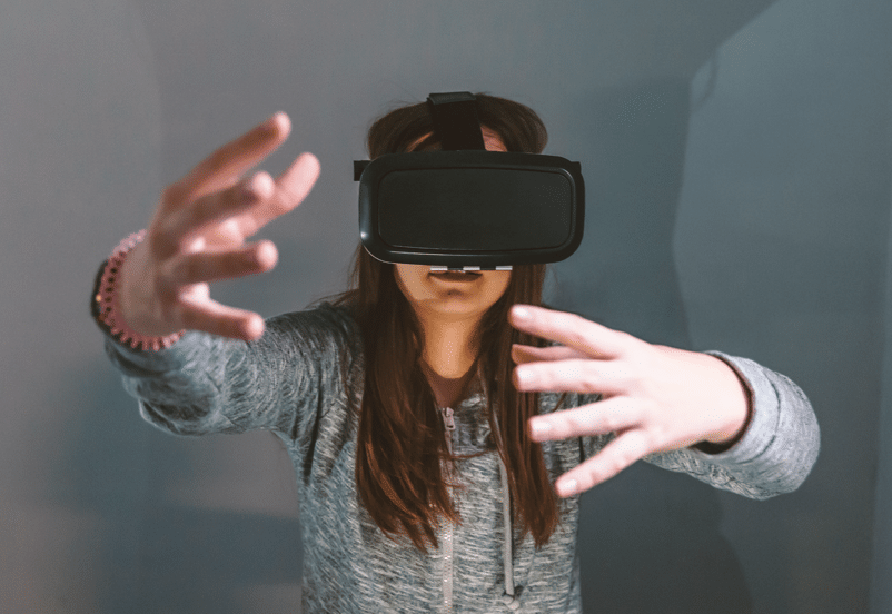 Hvad er Virtual Reality og Augmented Reality og hvordan kan det gavne dig? 